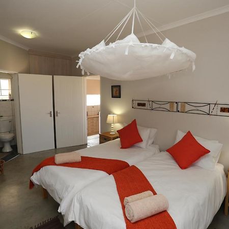 Ferienwohnung Orange House Self Catering Aus Exterior foto